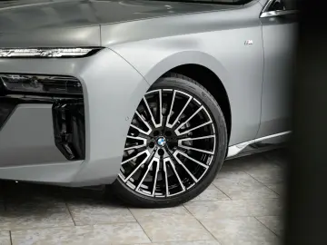 BMW 740d xDrive M Sport Sitzbelüft. Massage Standh.