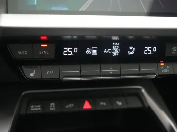 AUDI A3 Sportback 40 e S line NAVI PANO SHZ PDC