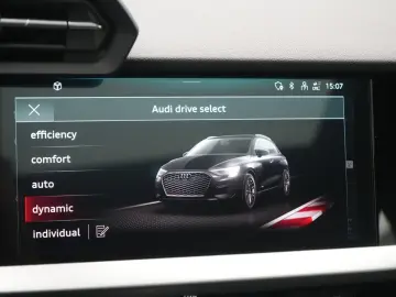 AUDI A3 Sportback 40 e S line NAVI PANO SHZ PDC