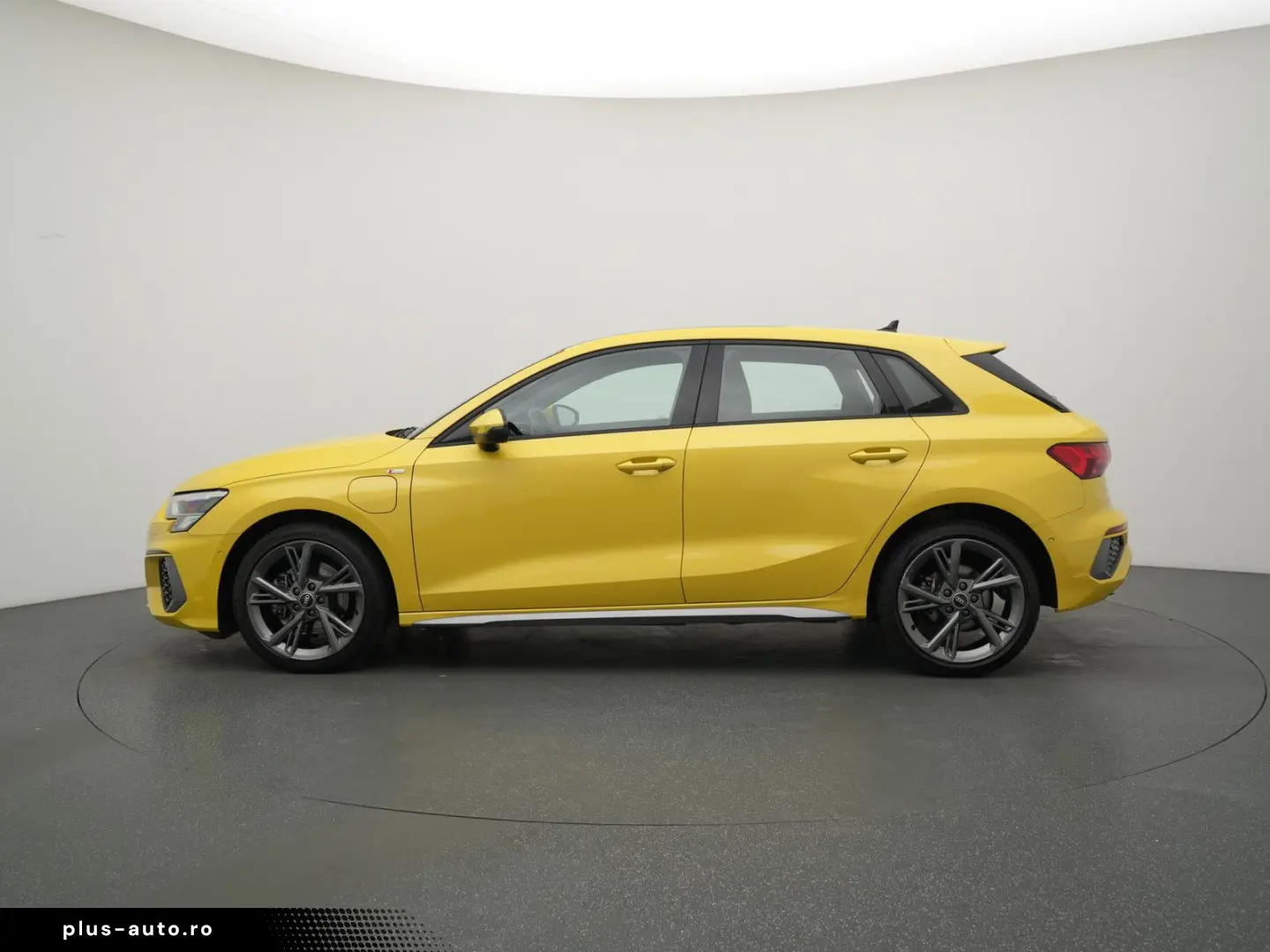 AUDI A3 Sportback 40 e S line NAVI PANO SHZ PDC