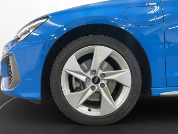 AUDI A3 Sportback 40 TFSIe S line Pano LED LM 17  Nav