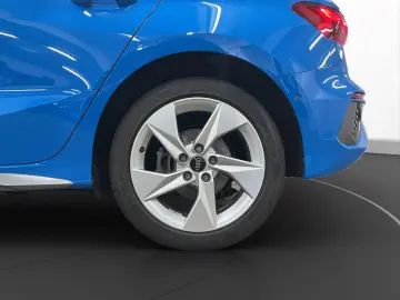 AUDI A3 Sportback 40 TFSIe S line Pano LED LM 17  Nav