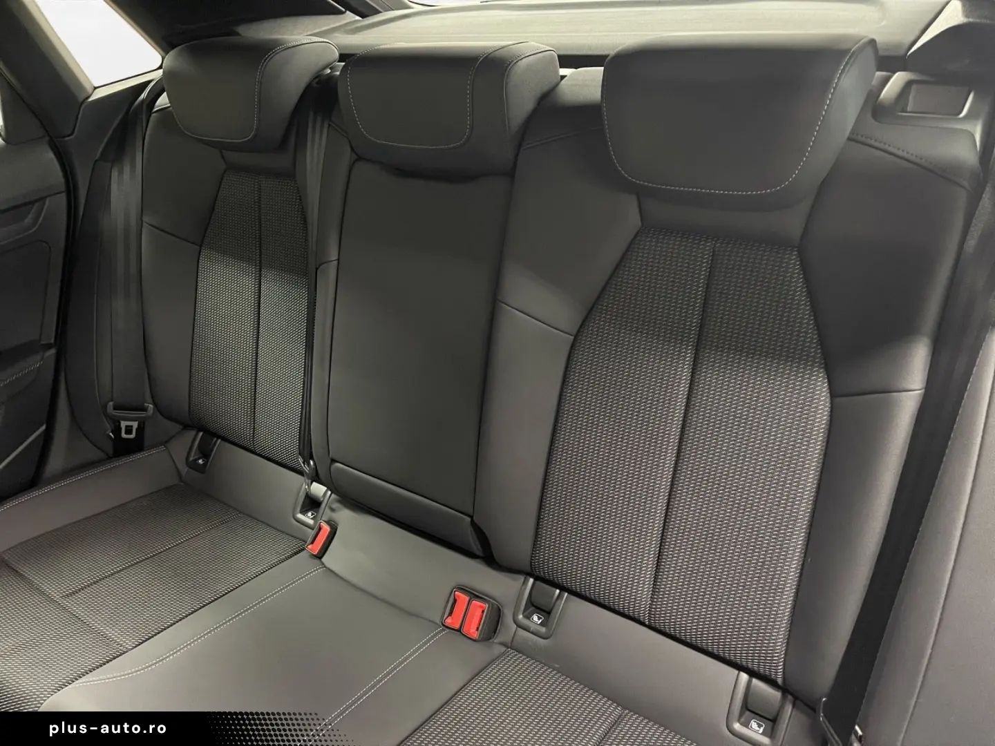 AUDI A3 Sportback 40 TFSIe S line Pano LED LM 17  Nav