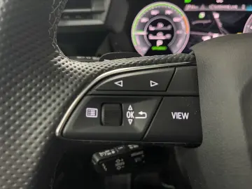 AUDI A3 Sportback 40 TFSIe S line Pano LED LM 17  Nav