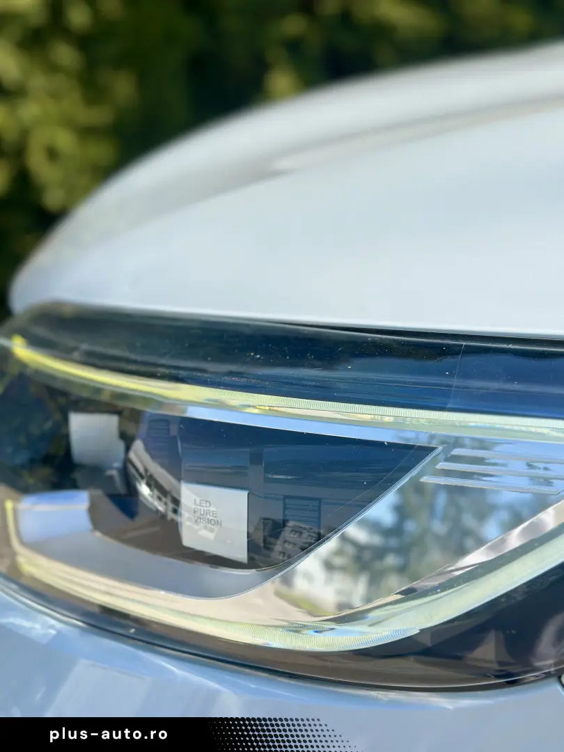 Renault Kadjar  Echipare Intense Faruri LED Rate Garantie