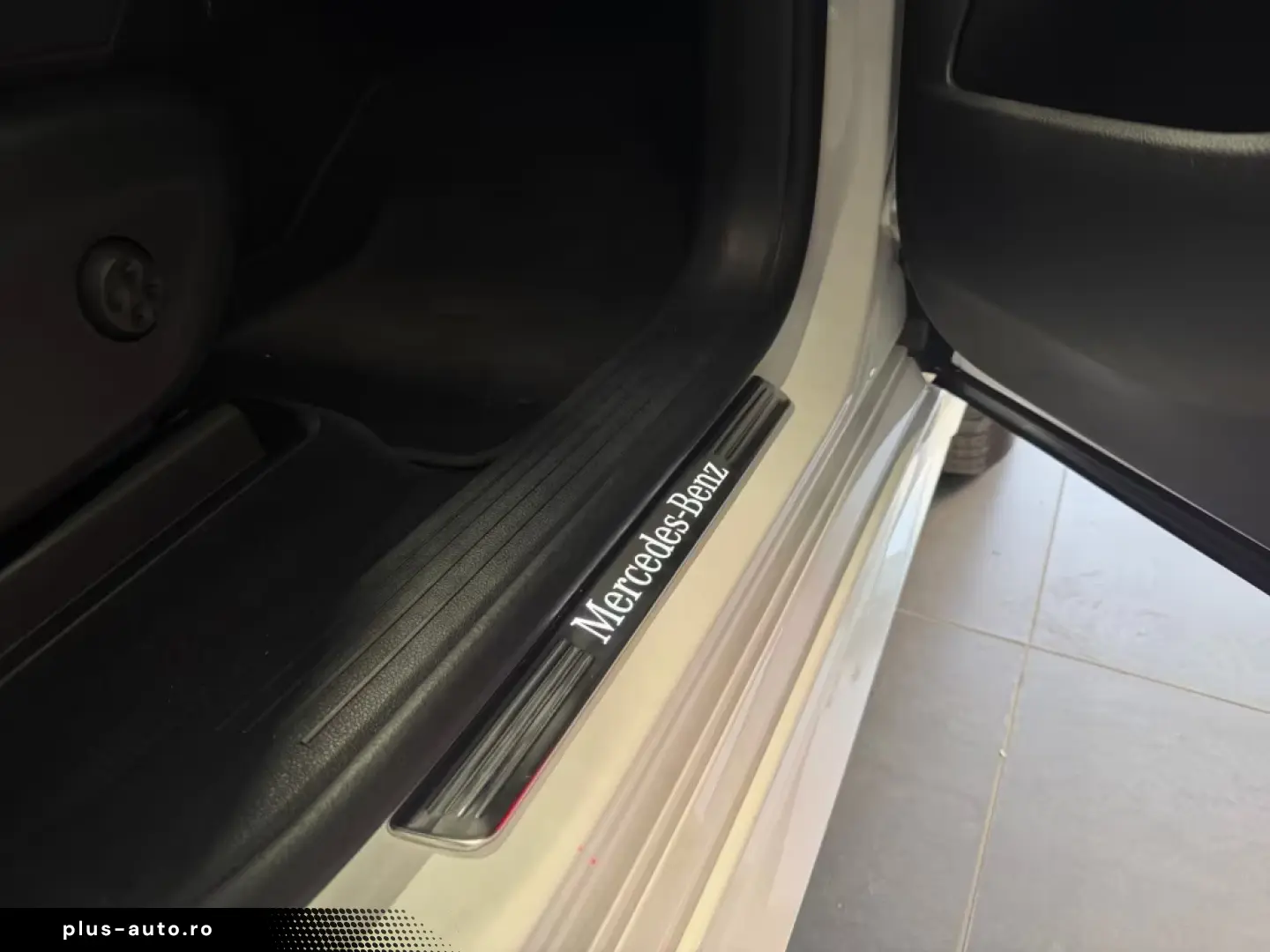 Mercedes-Benz GLE 300d4M AMG MBEAM BURM AMBIE CARP AHK PANO