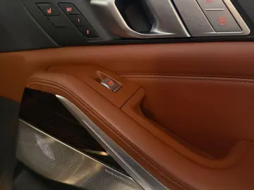 BMW X7 xDrive 40d M Sport Full Options