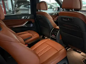 BMW X7 xDrive 40d M Sport Full Options