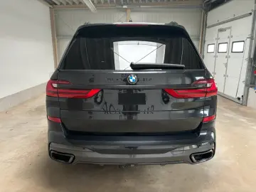 BMW X7 xDrive 40d M Sport Paket AHK RFK PANO MASSAGE