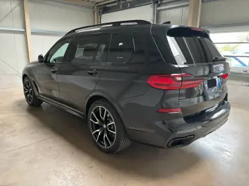 BMW X7 xDrive 40d M Sport Paket AHK RFK PANO MASSAGE