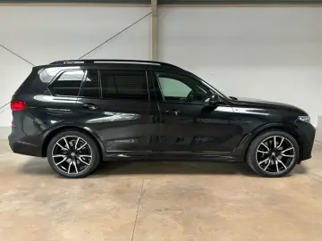 BMW X7 xDrive 40d M Sport Paket AHK RFK PANO MASSAGE
