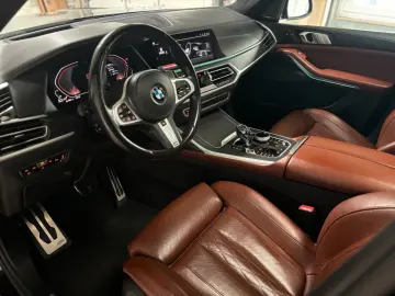 BMW X7 xDrive 40d M Sport Paket AHK RFK PANO MASSAGE