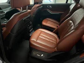 BMW X7 xDrive 40d M Sport Paket AHK RFK PANO MASSAGE