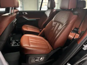 BMW X7 xDrive 40d M Sport Paket AHK RFK PANO MASSAGE