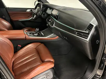 BMW X7 xDrive 40d M Sport Paket AHK RFK PANO MASSAGE