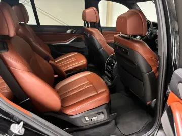 BMW X7 xDrive 40d M Sport Paket AHK RFK PANO MASSAGE