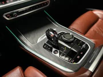 BMW X7 xDrive 40d M Sport Paket AHK RFK PANO MASSAGE