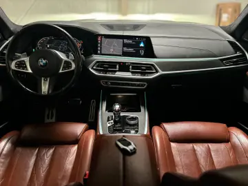 BMW X7 xDrive 40d M Sport Paket AHK RFK PANO MASSAGE