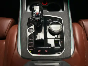 BMW X7 xDrive 40d M Sport Paket AHK RFK PANO MASSAGE