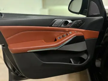 BMW X7 xDrive 40d M Sport Paket AHK RFK PANO MASSAGE