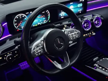 MERCEDES-BENZ CLA 250 e AMG EDITION PANO HUD DISTRONIC
