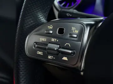 MERCEDES-BENZ CLA 250 e AMG EDITION PANO HUD DISTRONIC