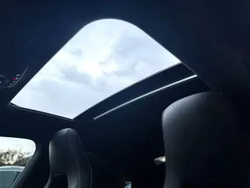 MERCEDES-BENZ CLA 250 e AMG EDITION PANO HUD DISTRONIC