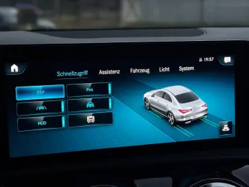 MERCEDES-BENZ CLA 250 e AMG EDITION PANO HUD DISTRONIC