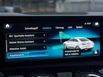 MERCEDES-BENZ CLA 250 e AMG EDITION PANO HUD DISTRONIC