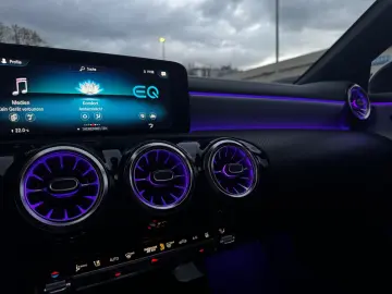 MERCEDES-BENZ CLA 250 e AMG EDITION PANO HUD DISTRONIC