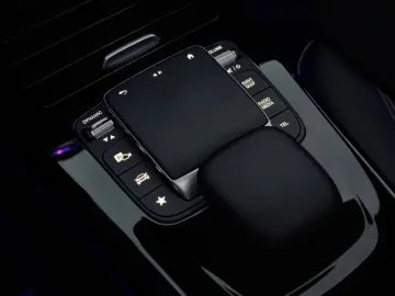 MERCEDES-BENZ CLA 250 e AMG EDITION PANO HUD DISTRONIC