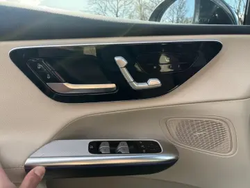 Mercedes-Benz GLC 200 4M Avantgarde Navi Pano AHK MBUX