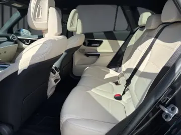 Mercedes-Benz GLC 200 4M Avantgarde Navi Pano AHK MBUX