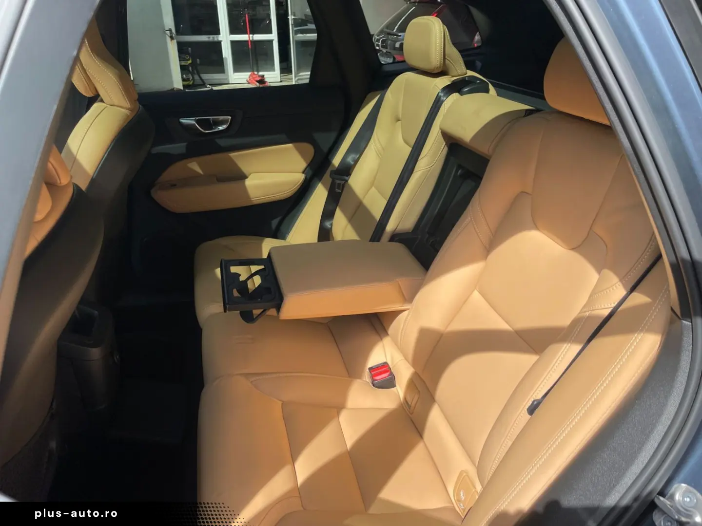 VOLVO XC60 T6 Plus Dark AHK 21