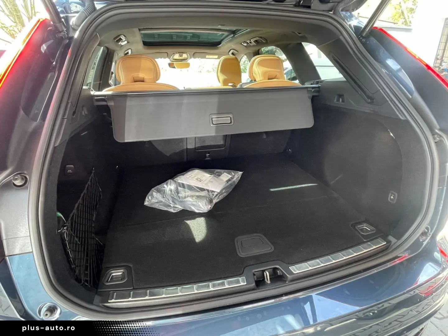 VOLVO XC60 T6 Plus Dark AHK 21