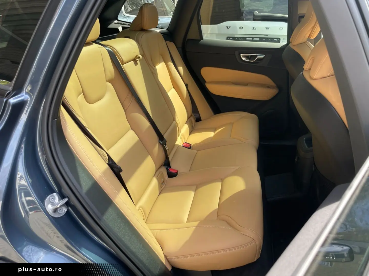 VOLVO XC60 T6 Plus Dark AHK 21