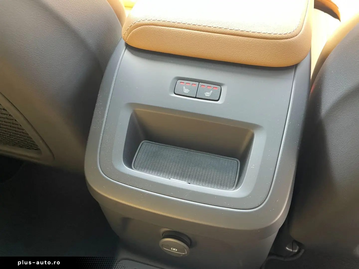 VOLVO XC60 T6 Plus Dark AHK 21