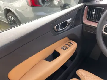 VOLVO XC60 T6 Plus Dark AHK 21