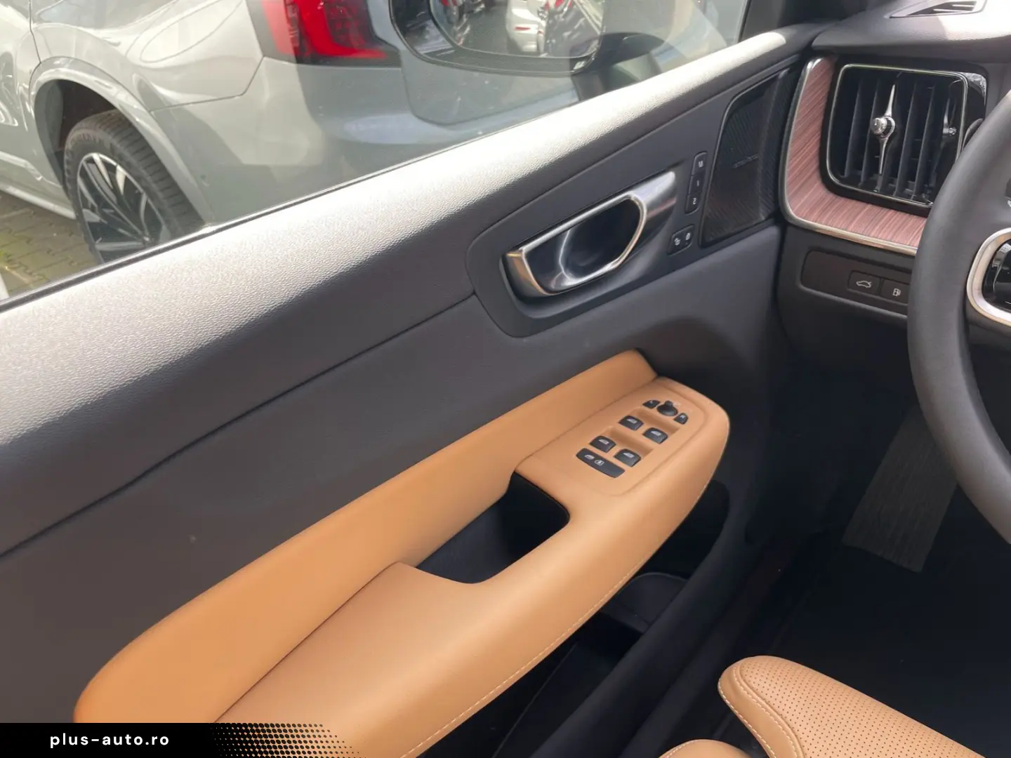 VOLVO XC60 T6 Plus Dark AHK 21