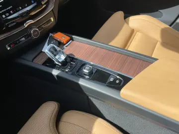 VOLVO XC60 T6 Plus Dark AHK 21