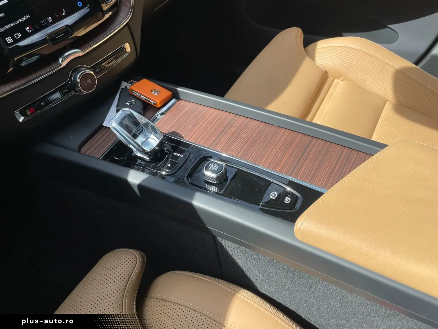 VOLVO XC60 T6 Plus Dark AHK 21