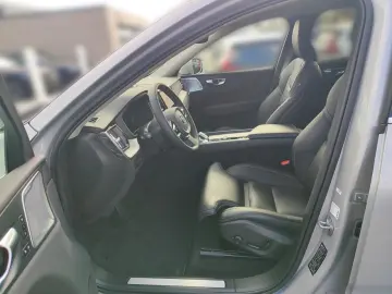 VOLVO XC60 T6 Ultra Bright Plug-In Hybrid AWD