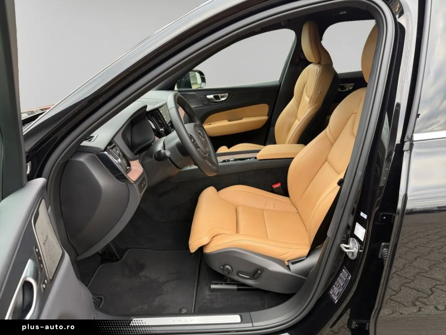 VOLVO XC60 T6 AWD Plug-in Hybrid Plus Bright Adaptives