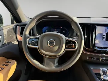 VOLVO XC60 T6 AWD Plug-in Hybrid Plus Bright Adaptives