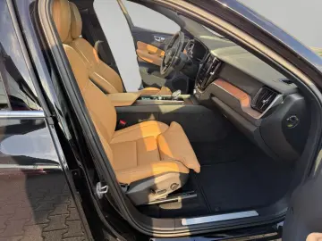 VOLVO XC60 T6 AWD Plug-in Hybrid Plus Bright Adaptives