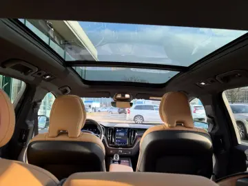 VOLVO XC60 T6 AWD Plug-in Hybrid Plus Bright Adaptives