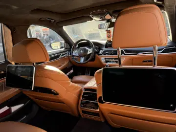 BMW 740