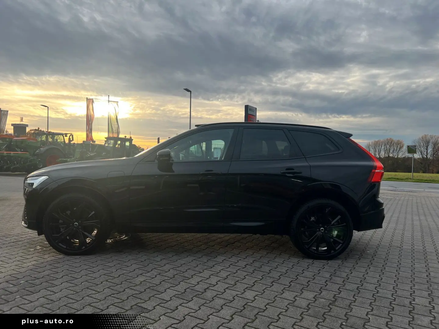 VOLVO XC60 T8 Plus Black Edition  HEAD UP HK LED PANO