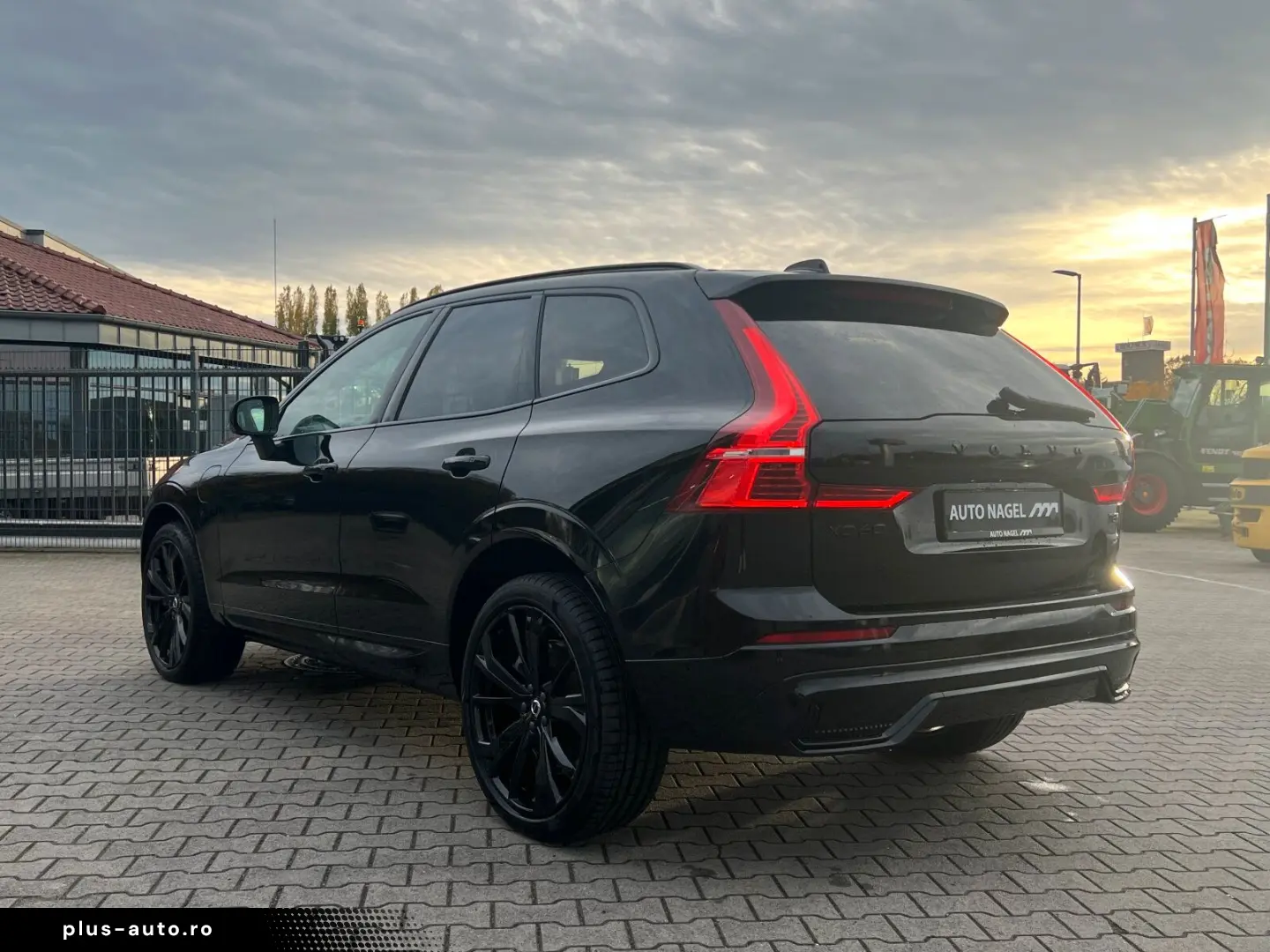 VOLVO XC60 T8 Plus Black Edition  HEAD UP HK LED PANO