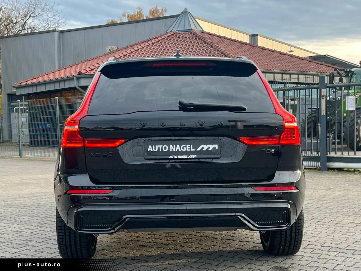 VOLVO XC60 T8 Plus Black Edition  HEAD UP HK LED PANO